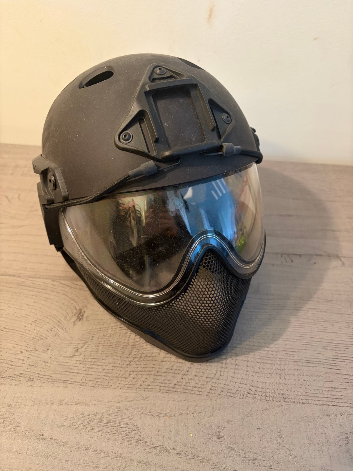 Zwarte tactische helm., Ophalen, Gebruikt