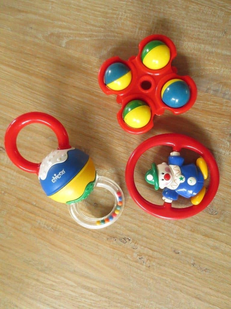 Baby Speelgoed: Nog 2 speeltjes: rechts Clown & Rammelaar, Ophalen of Verzenden, Zo goed als nieuw, Rammelaar, Met geluid
