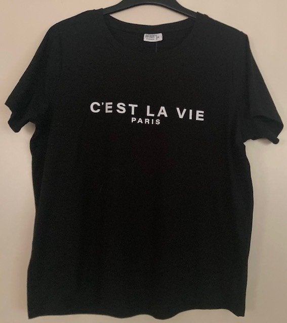Zwart shirt, 'C' EST LA VIE. PARIS. NIEUW., Zwart, Maat 42/44 (L), Nieuw, Ophalen of Verzenden