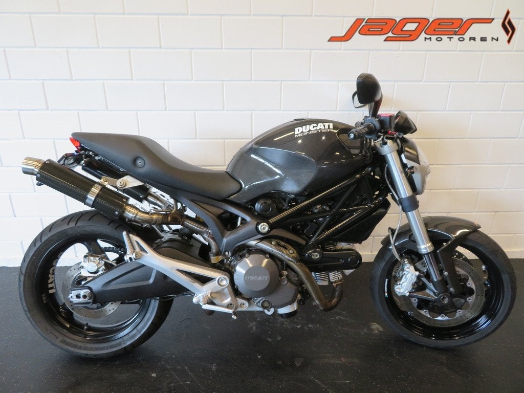 Ducati MONSTER 696 CARBON VERSIE PERFECT! (bj 2009), Motoren, Bedrijf, 696 cc, Naked bike