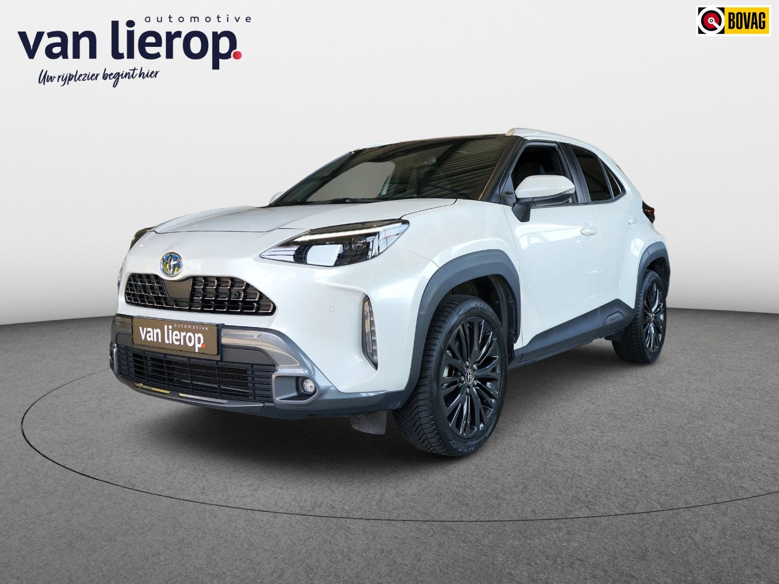 Toyota Yaris Cross 1.5 Hybrid AWD-i Trail PANO | TREKHAAK, Automaat, Gebruikt, Zwart, Wit