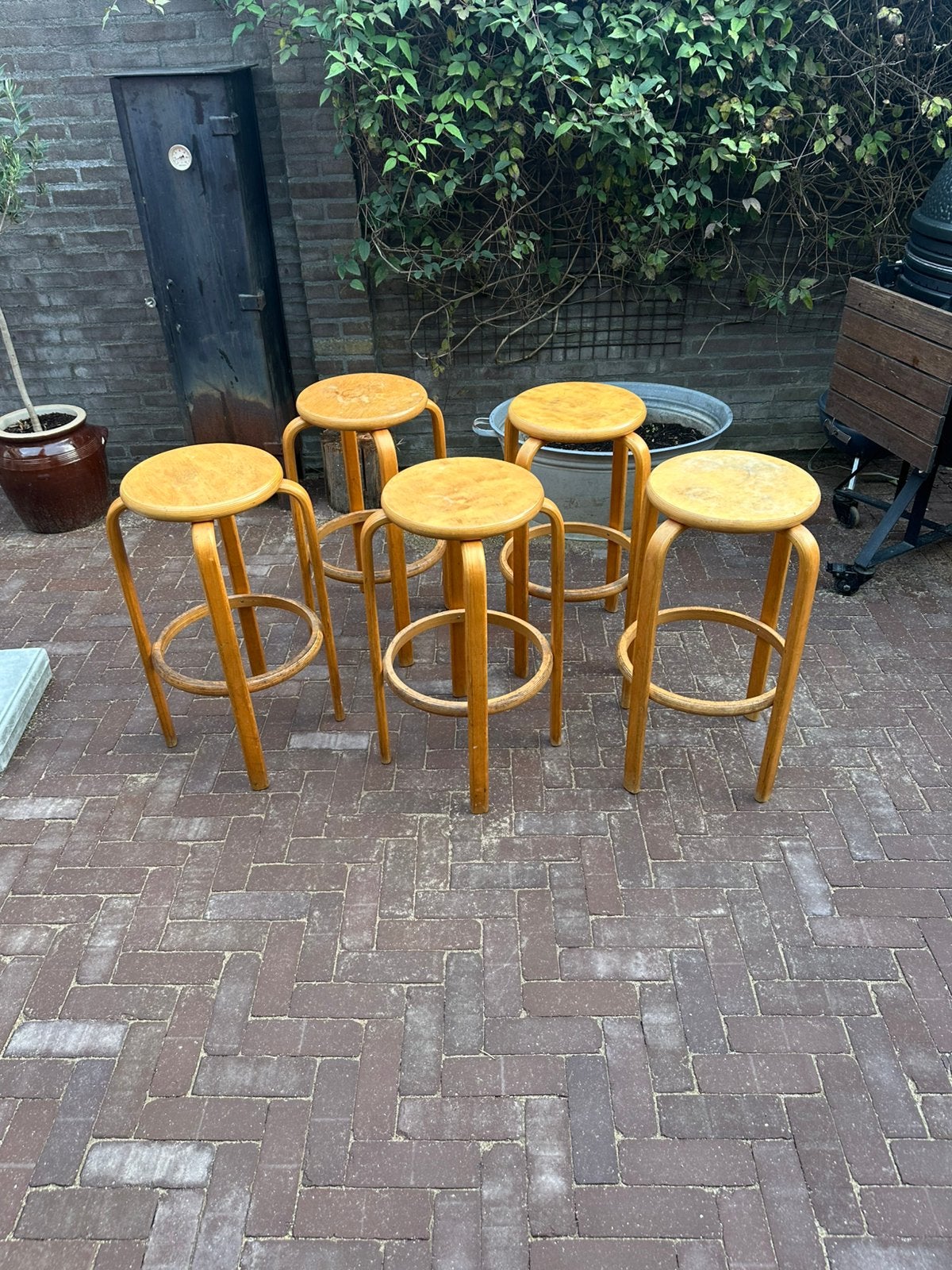 5 vintage barkrukken Alvar Aalto Artek, Huis en Inrichting, Ophalen, Met voetsteun, 60 tot 90 cm, Hout