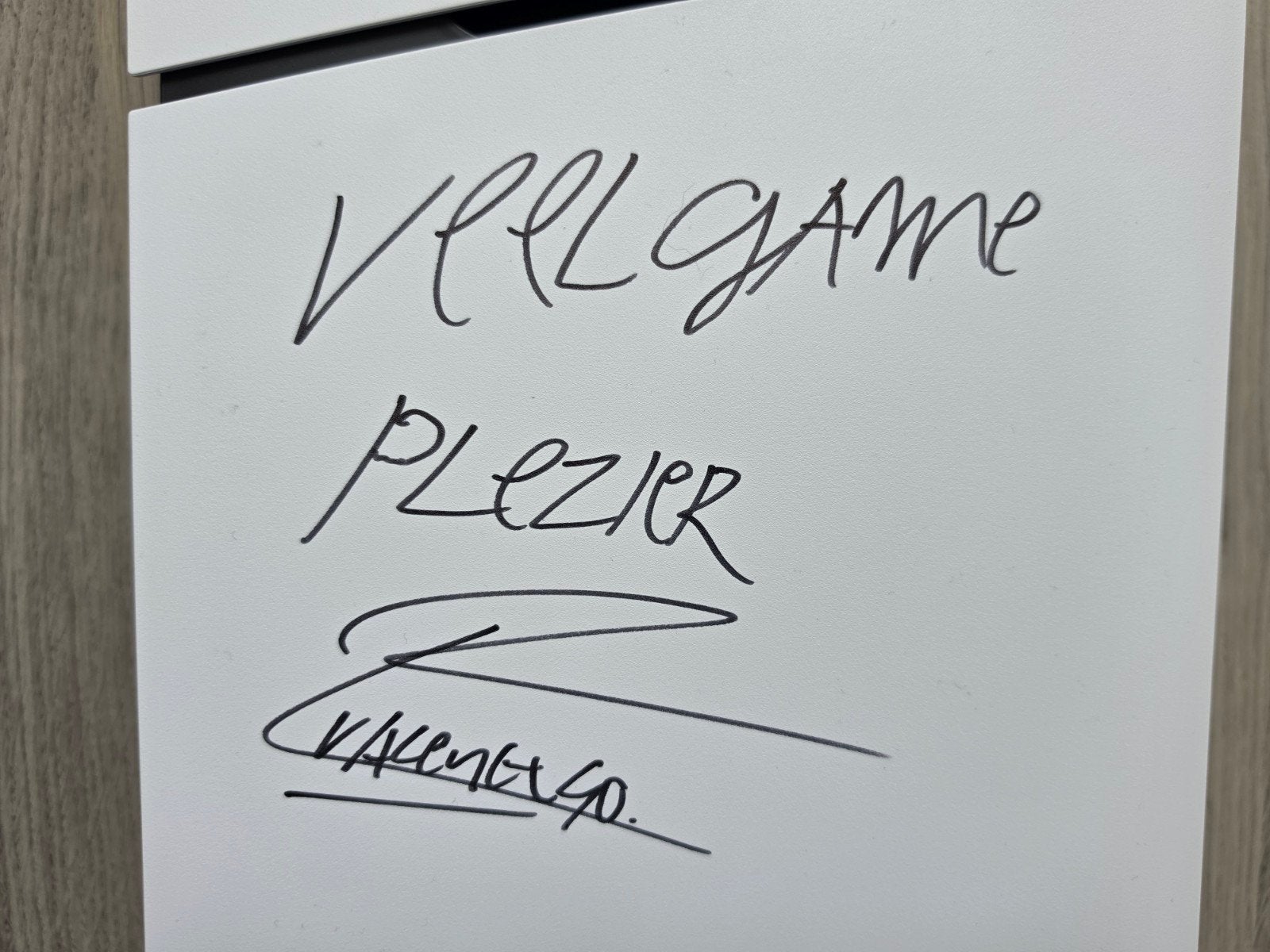 Nieuwe PS5 Disc Gesigneerd door Feyenoord-aanvoerder Valente, Spelcomputers en Games, 1 Sony Place, San Mateo, CA 94401, USA, Playstation 5