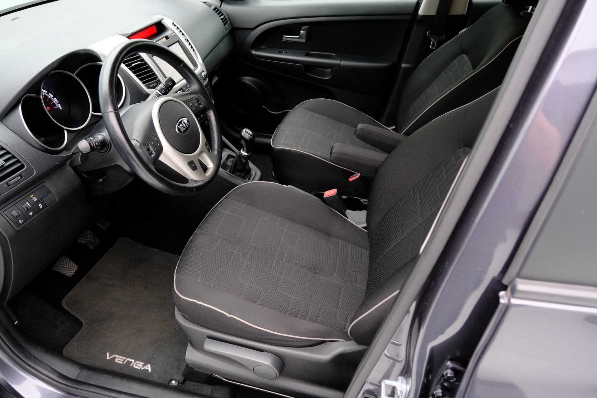 Kia Venga 1.4 CVVT DynamicLine ParkeercameraNavi|Cruise|Clim, Auto's, Voorwielaandrijving, Stof, Gebruikt, Euro 6