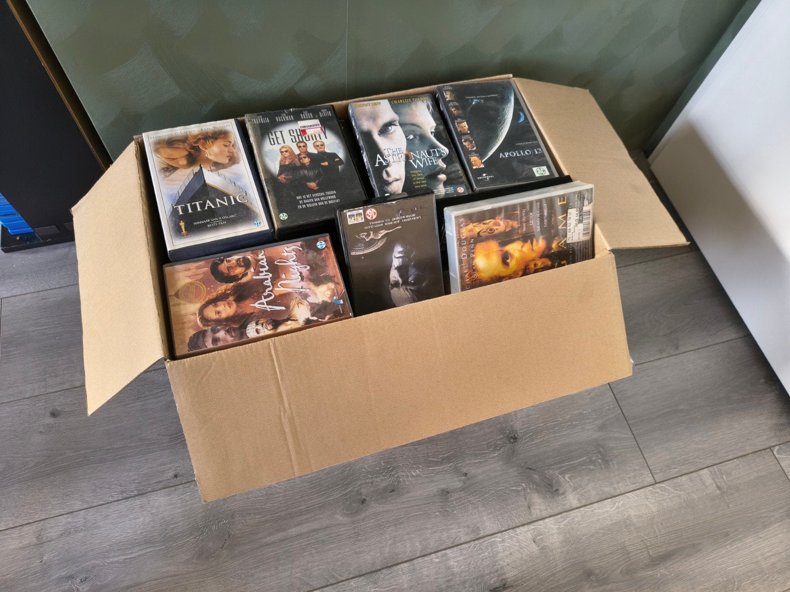 Grote doos vol VHS in èèn koop, Alle leeftijden, Ophalen, Zo goed als nieuw