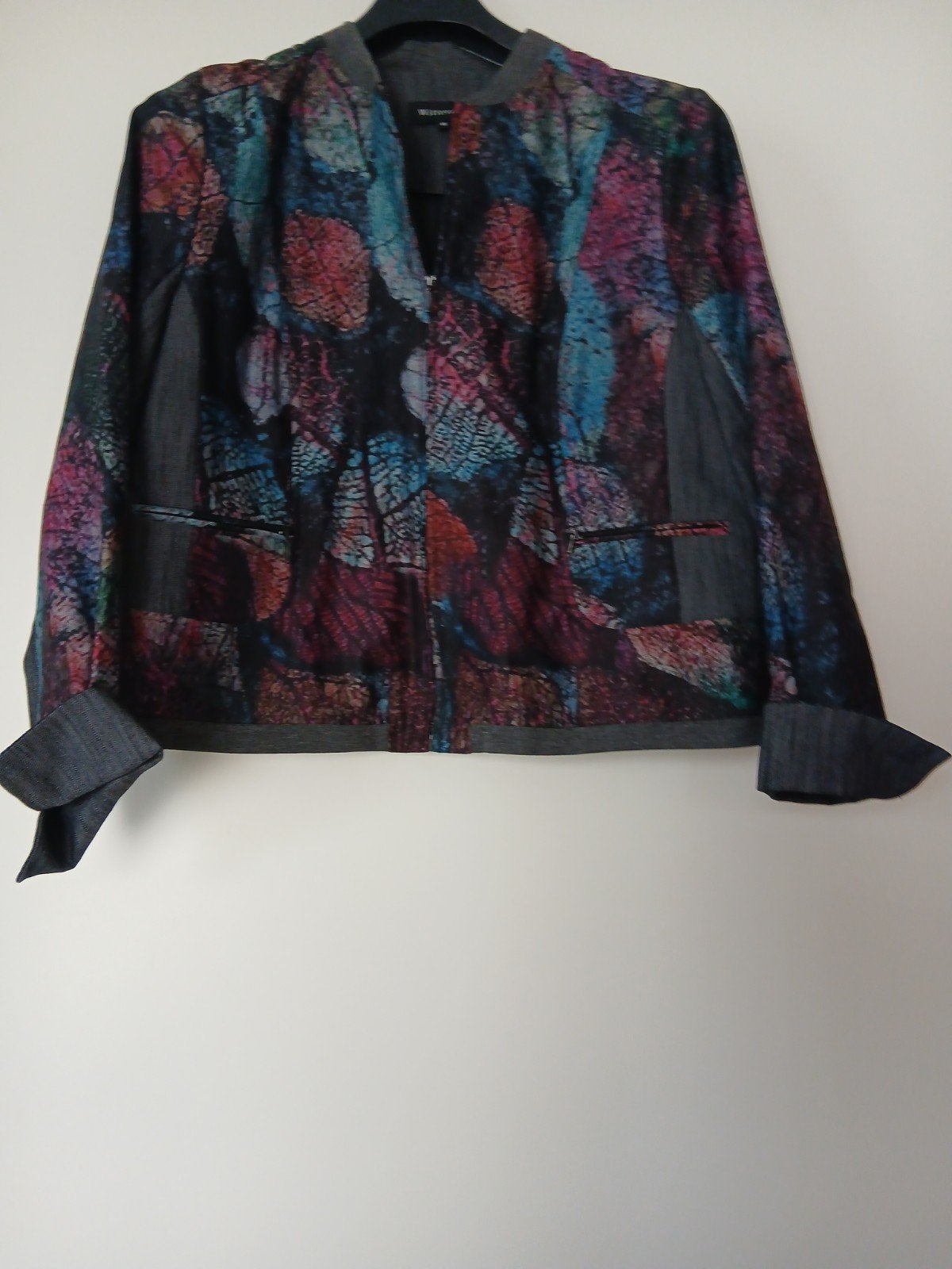 48 Nieuw mooi tussen jasje aparte print roze turqoise blauw, Ophalen of Verzenden, Nieuw, Maat 46/48 (XL) of groter, Blauw