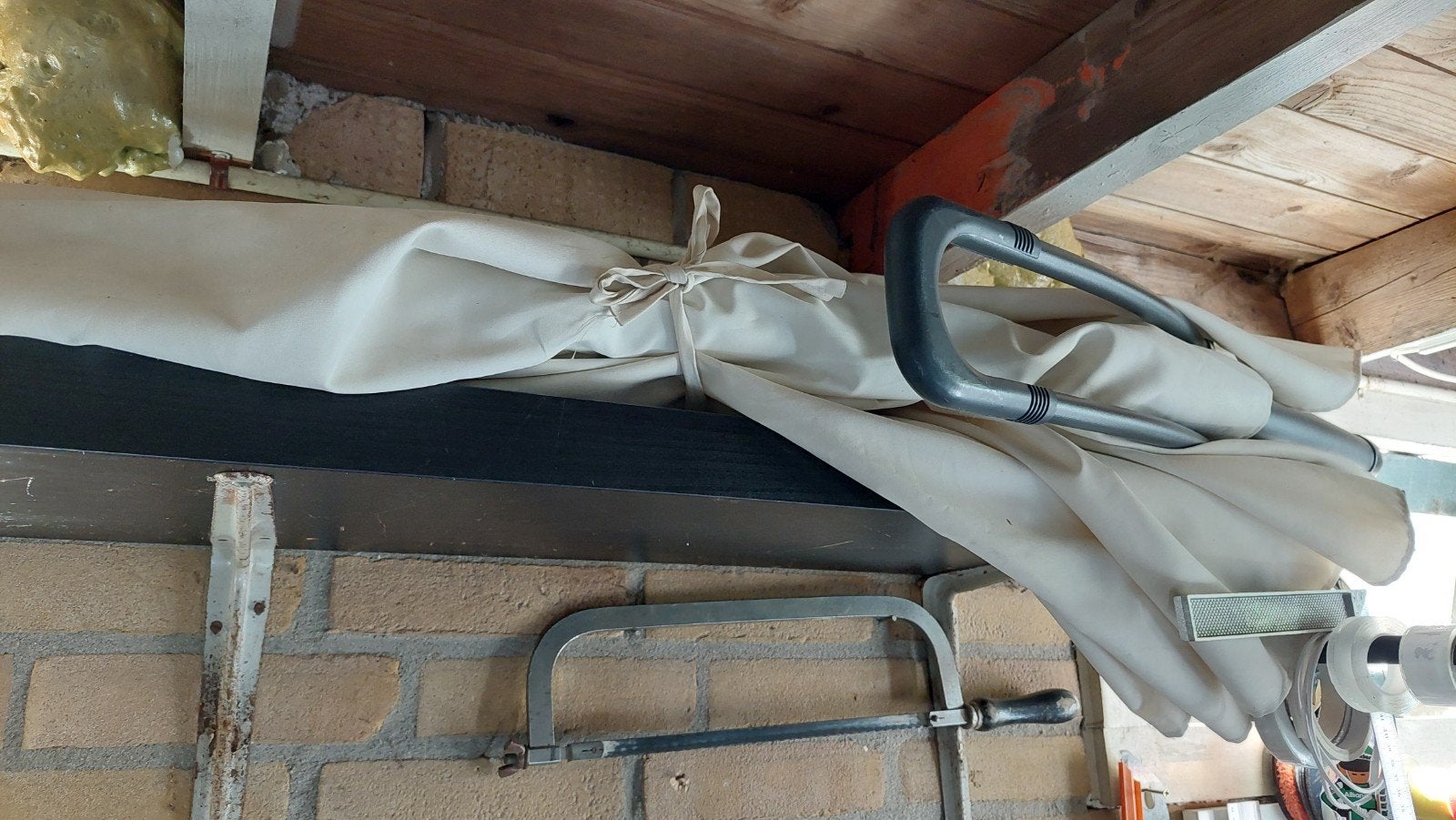 Crèmekleurige parasol, opvouwbaar, Tuin en Terras, Ophalen of Verzenden, Gebruikt, 2 tot 3 meter, Stokparasol