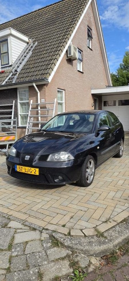 Seat Ibiza 1.4 16V 74KW 2007 Zwart, Auto's, Voorwielaandrijving, 15 km/l, 40 €/maand, Zwart