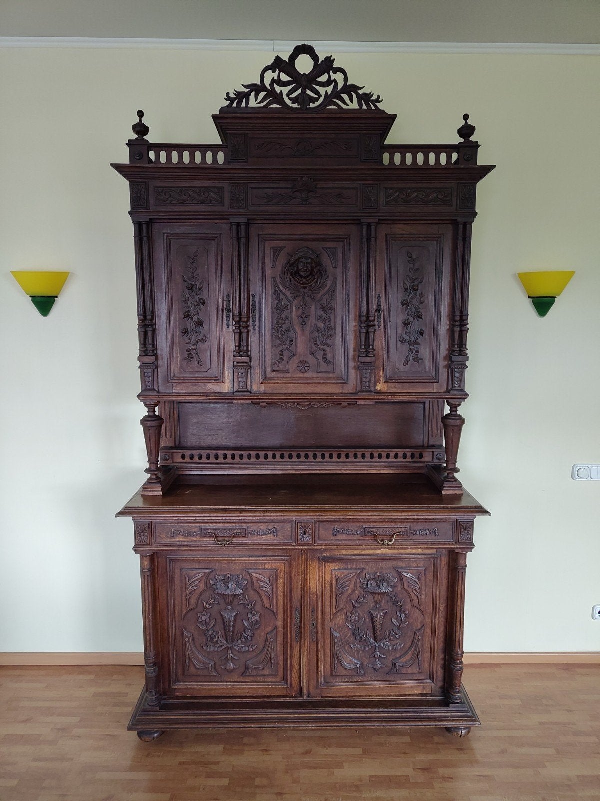 Antiek Eiken Dressoir met Rijkelijk Snijwerk Henri Deux, Antiek en Kunst, Antiek | Meubels | Kasten, Ophalen