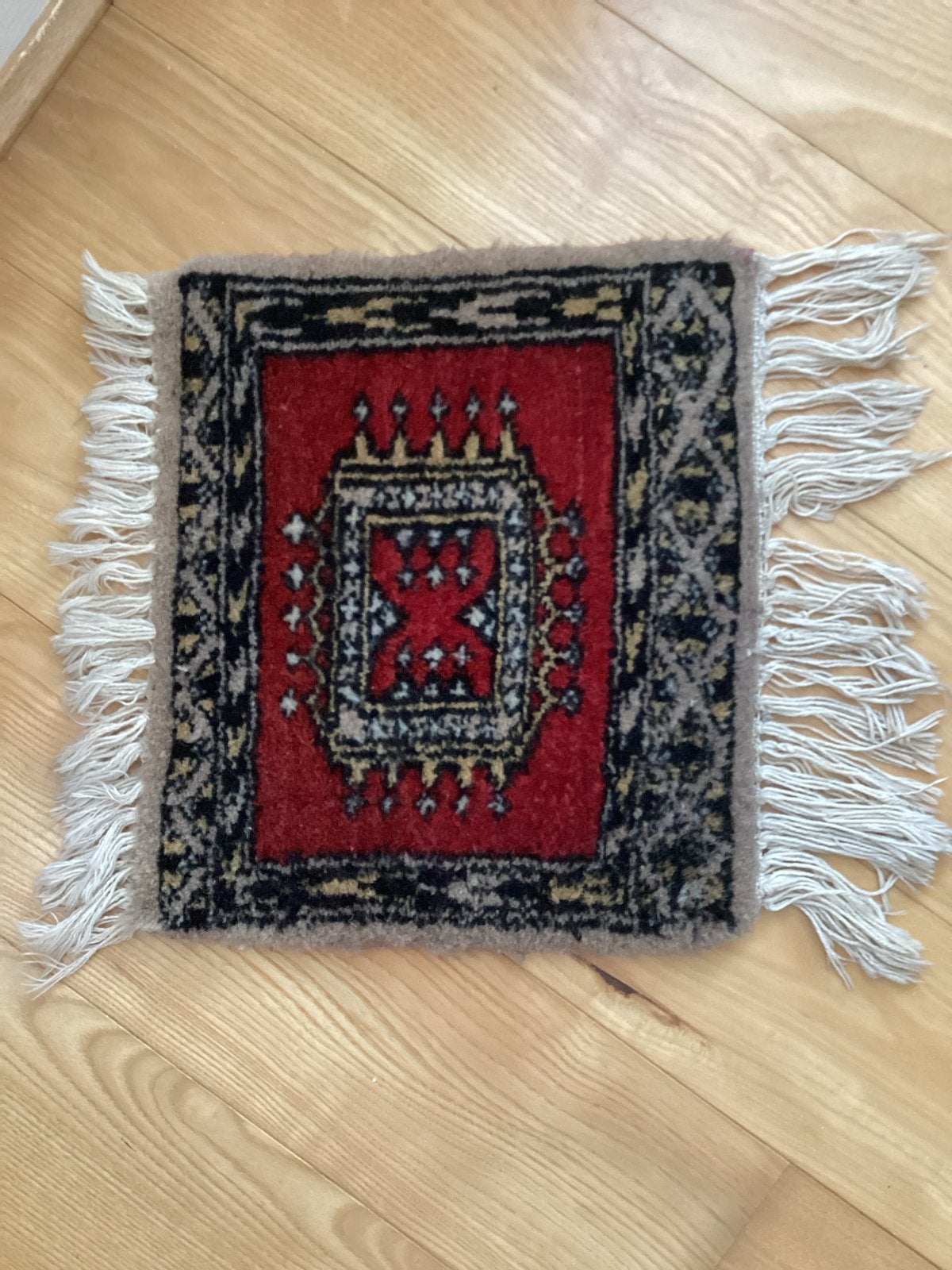 Decoratief Kleedje - Rood met Oosters Patroon, Minder dan 50 cm, 50 tot 100 cm, Ophalen of Verzenden, Zo goed als nieuw