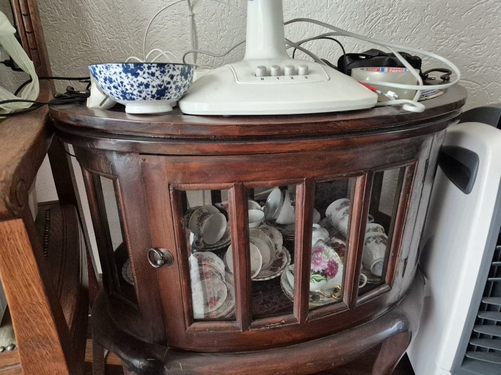 Klassiek houten theekastje / vitrinekastje