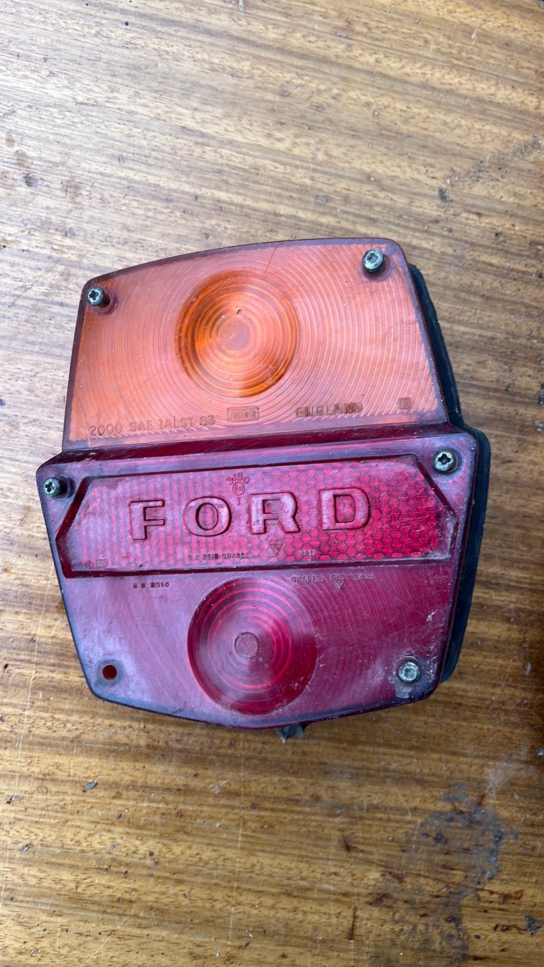 Ford transit mark 1 achterlicht en extra armatuur, Ophalen of Verzenden, Zo goed als nieuw, Kap, Overige merken
