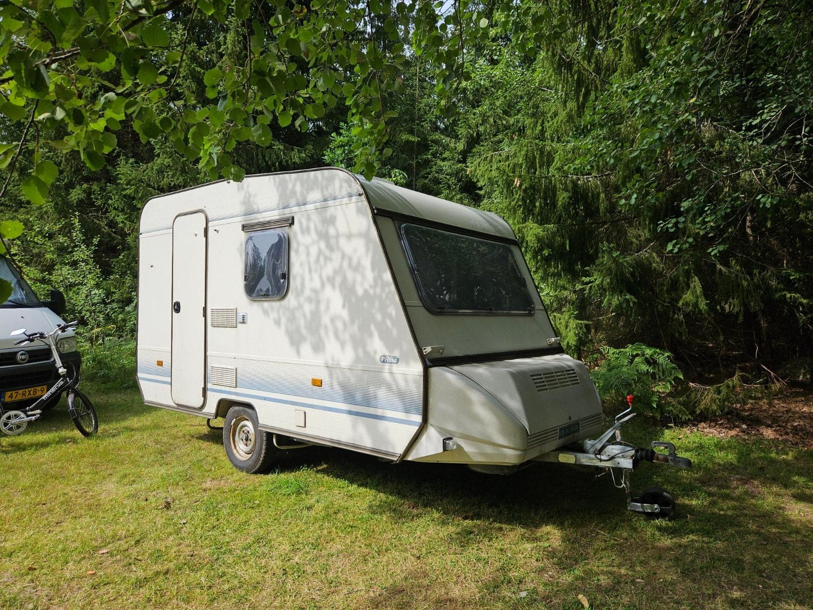 Adria Prima caravan + voortent | lichtgewicht | vierpersoons, Particulier, Adria, 500 - 750 kg, Tot en met 4