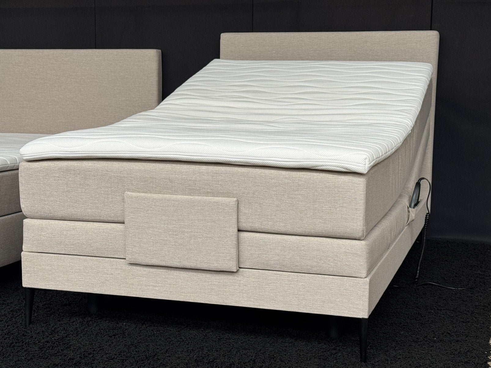 Senioren boxspring elektrisch verstelbaar 120x200 €995,00, Verstelbaar, Beige, Nieuw, Ophalen of Verzenden