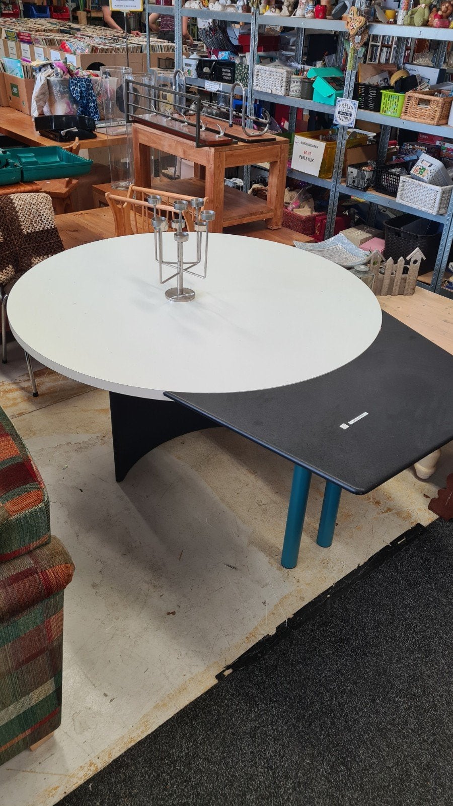 Castelijn TH001 Design Tafel - Wit Rond-Zwart Rechthoekig, Huis en Inrichting, Gebruikt, Onbekend, Onbekend, Modern, Uniek Design