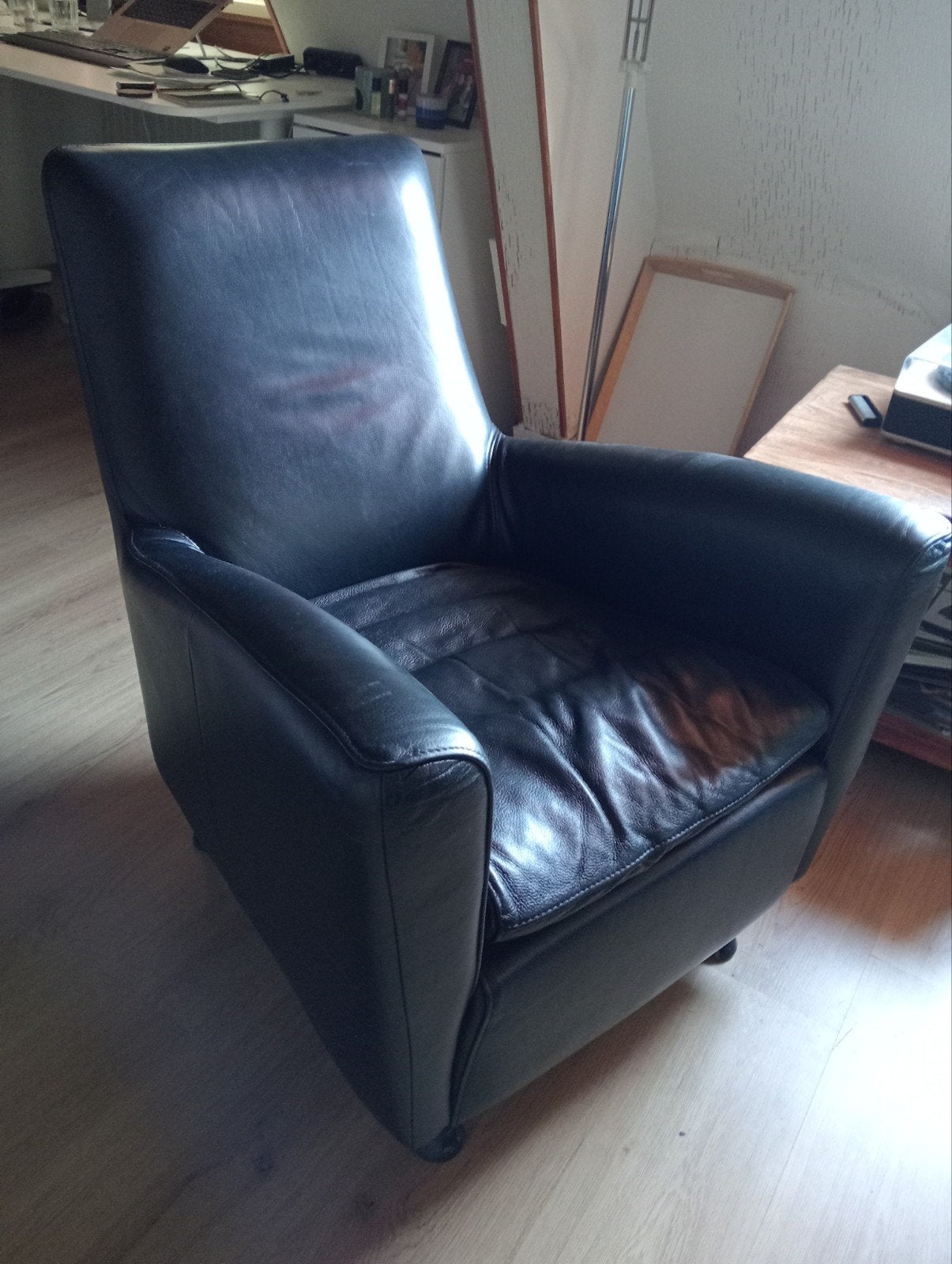 Geweldige zwarte leren fauteuil, Huis en Inrichting, Fauteuils, Ophalen, Gebruikt, 50 tot 75 cm, Leer