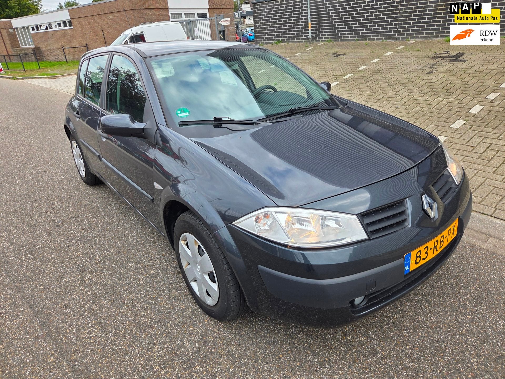 Renault Mégane 1.6-16V Expression Comfort 5 deurs automaat, Gebruikt, Origineel Nederlands, 650 kg, 1300 kg