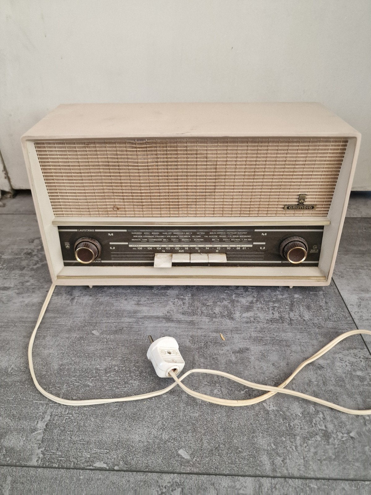 Mooie vintage Grundig RF 100 buizenradio, Ophalen