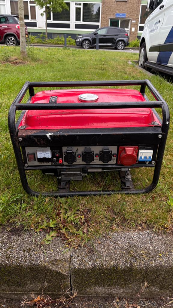 Aggregaat 4 takt benzine, Ophalen, Gebruikt, 5 tot 10 kVA, Benzine