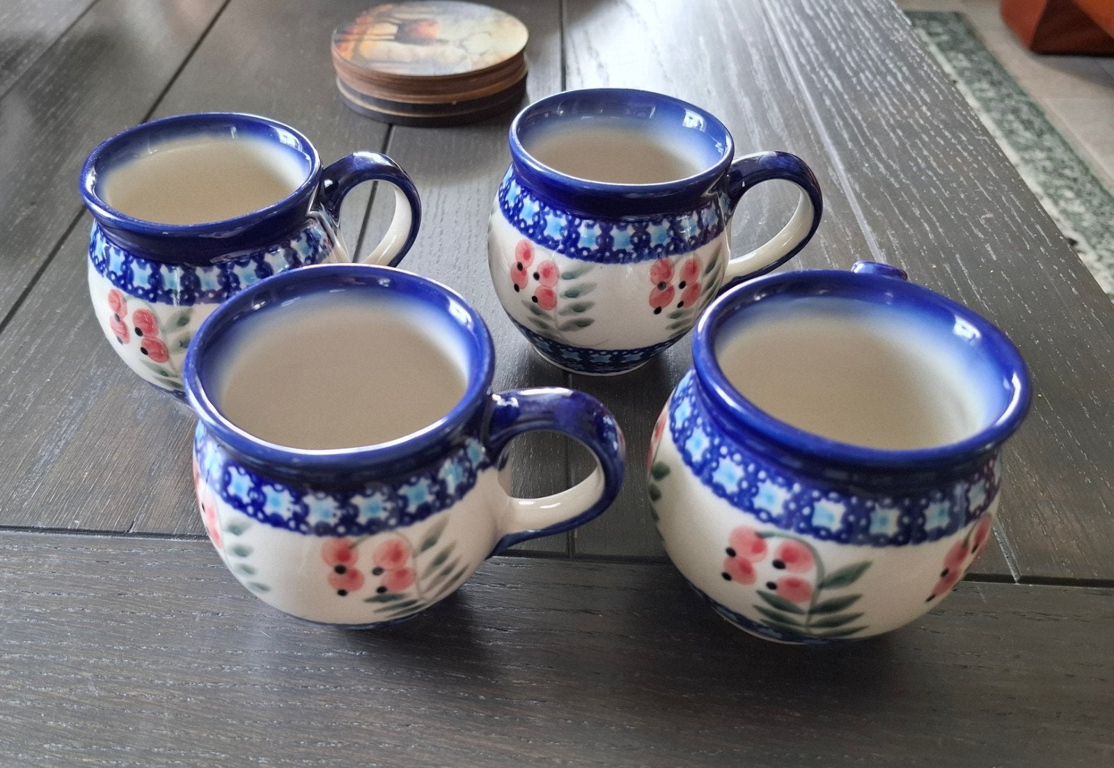 Set van 4 Bunzlau boeren mokken - handgemaakt keramiek, Keramiek, Ophalen of Verzenden, Zo goed als nieuw, Overige stijlen