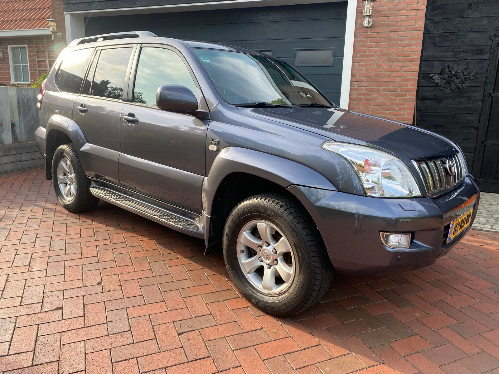 Toyota Landcruiser 4.0 V6 Vvt-i 5DR VX Exec AUT 2005 Grijs, Auto's, Toyota, Automaat, 249 pk, 8 stoelen, 1885 kg