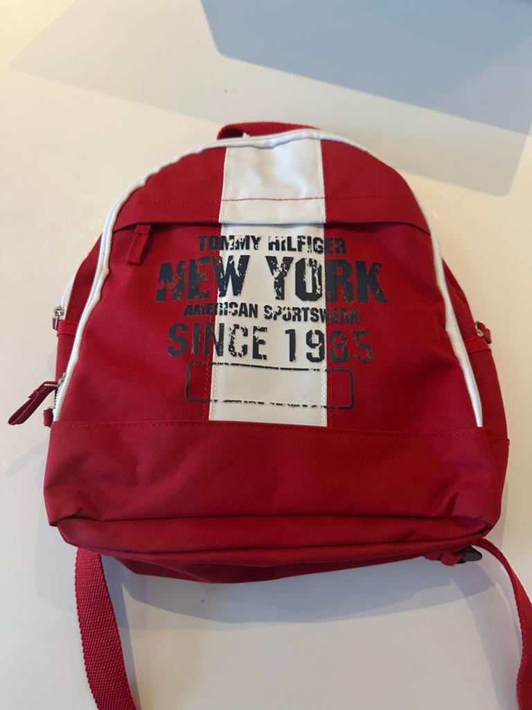 Tommy Hilfiger Rugzak Rood - New York Design, Overige merken, 25 tot 40 cm, Nieuw, Ophalen of Verzenden