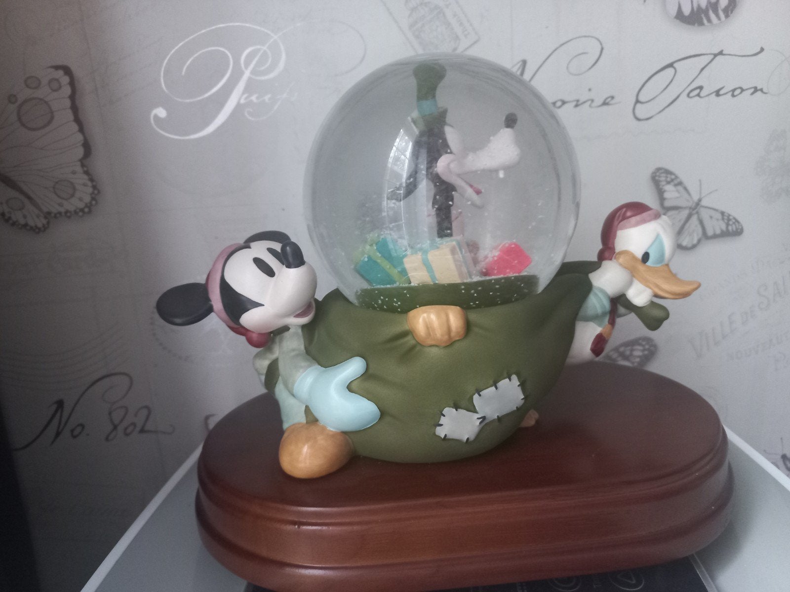 Disney Sneeuwbol met Mickey, Donald en Goofy - Muziekdoos, Verzamelen, Ophalen of Verzenden, Mickey Mouse, Gebruikt, Beeldje of Figuurtje