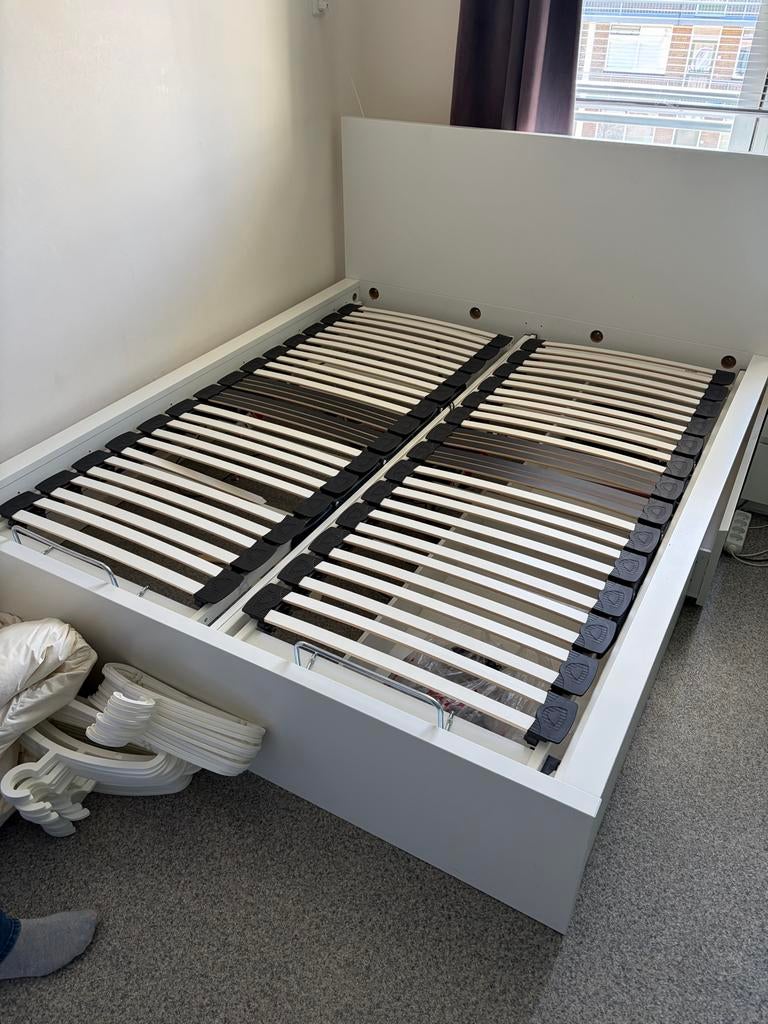 IKEA tweepersoonsbed met elektrische lattenbodem + nachtkast, Huis en Inrichting, Slaapkamer | Bedden, Wit, Tweepersoons, Ophalen of Verzenden