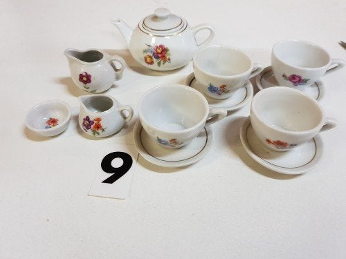 Mini servies nr. 9 met bloemen, 12-delig, Antiek en Kunst, Antiek | Servies compleet, Ophalen of Verzenden
