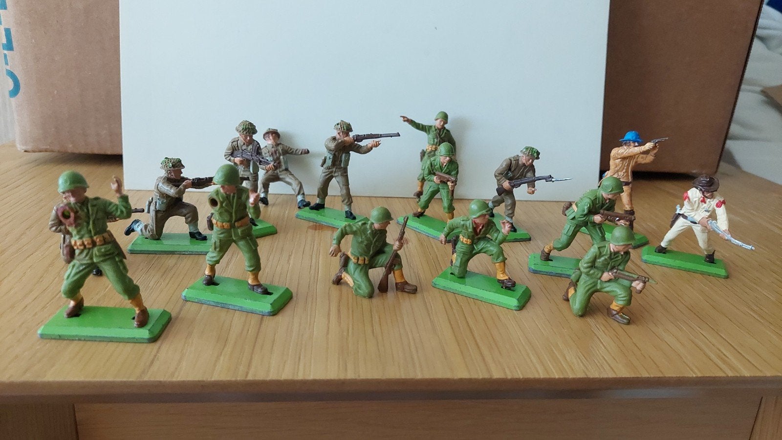 Britains LTD, Soldaatjes en 2 Cowboys, Verzenden, Gebruikt