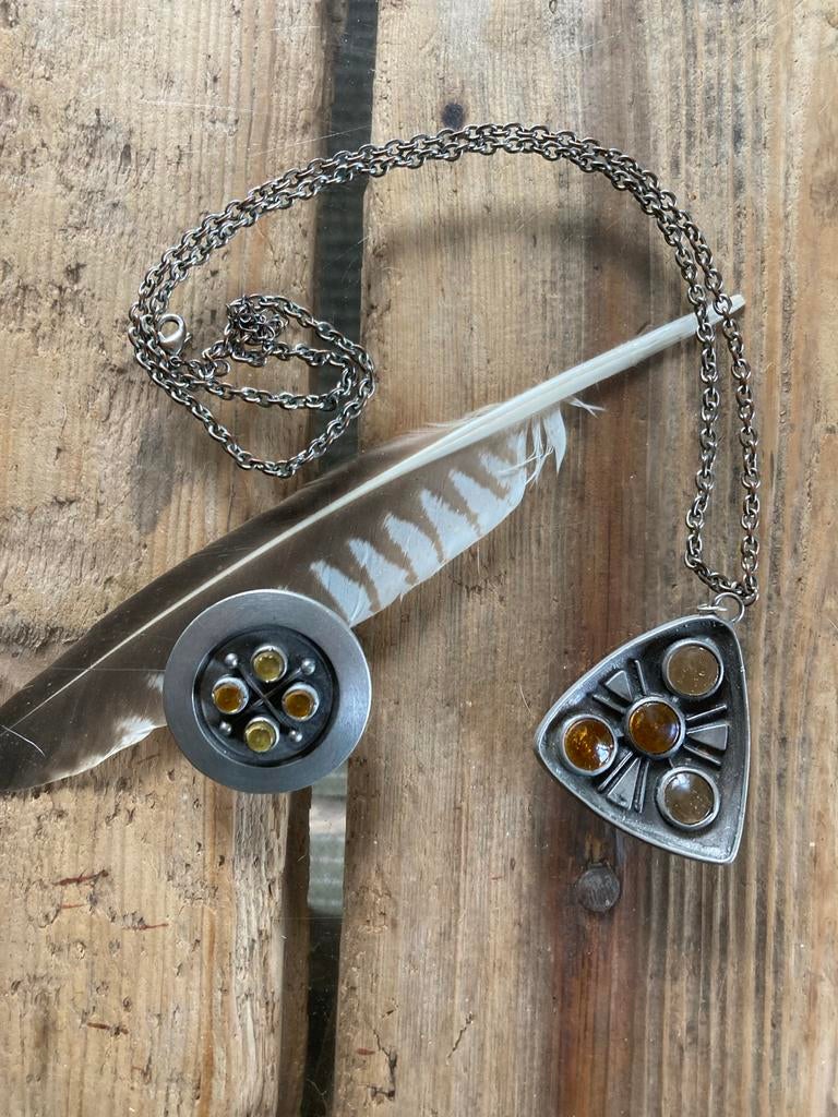 Vintage Zweedse Tinnen Sieradenset: Hanger & Broche met Ambe, Ophalen of Verzenden, Zo goed als nieuw