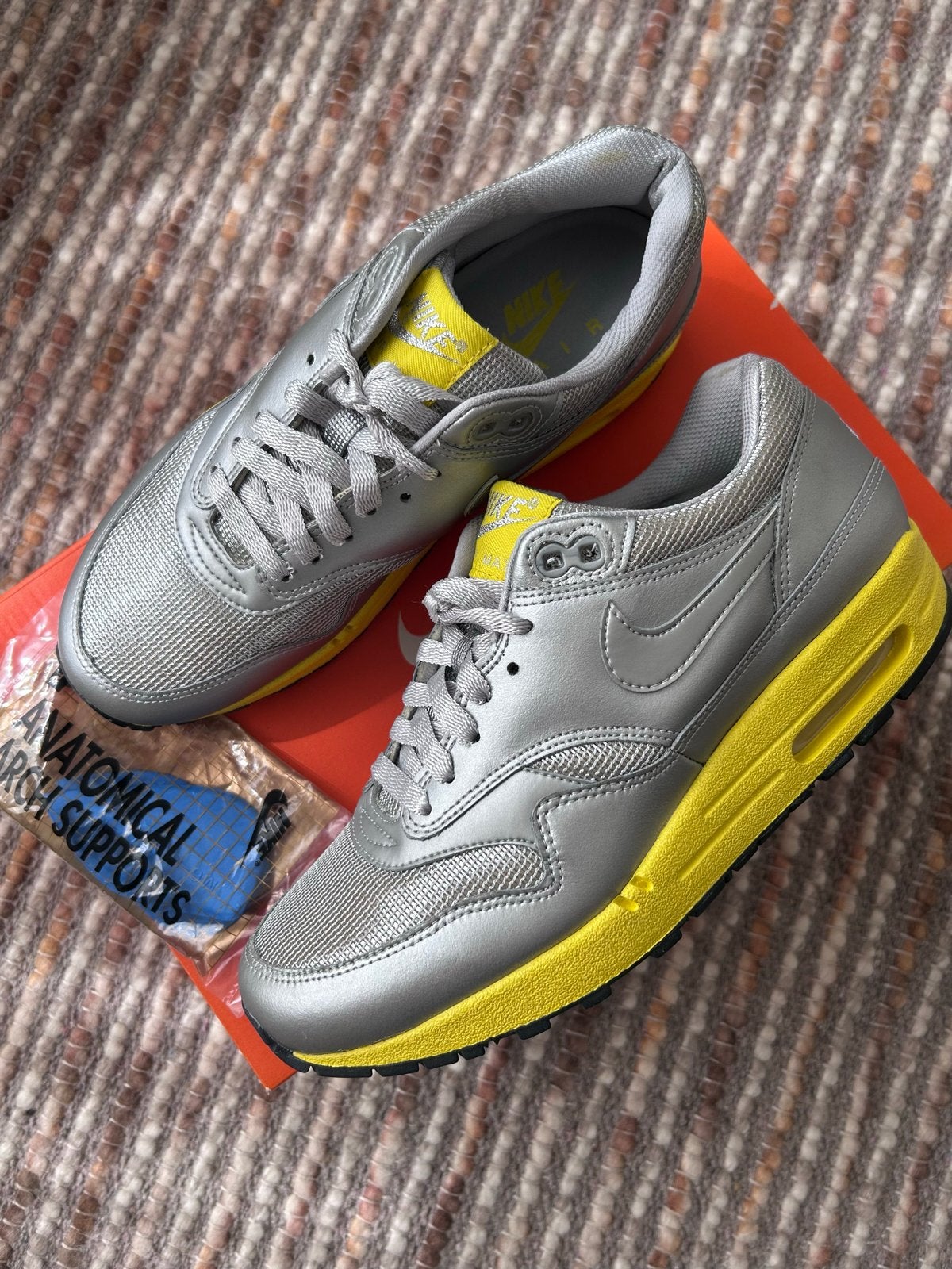 Nike Air Max 1 CMYK Pack Premium - Zilver/Geel maat 39, Overige kleuren, Nieuw, Ophalen of Verzenden, Sneakers of Gympen