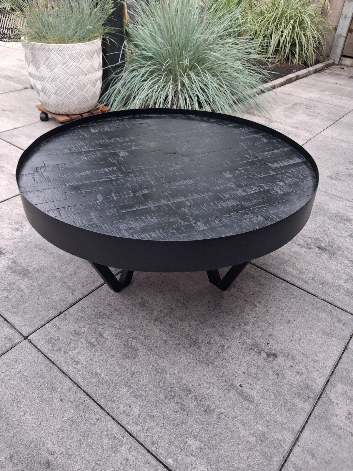 ZGAN: Zwarte salontafel van mangohout merk Goossens.Ø74cm, Ophalen, 50 tot 100 cm, Rond, 50 tot 100 cm
