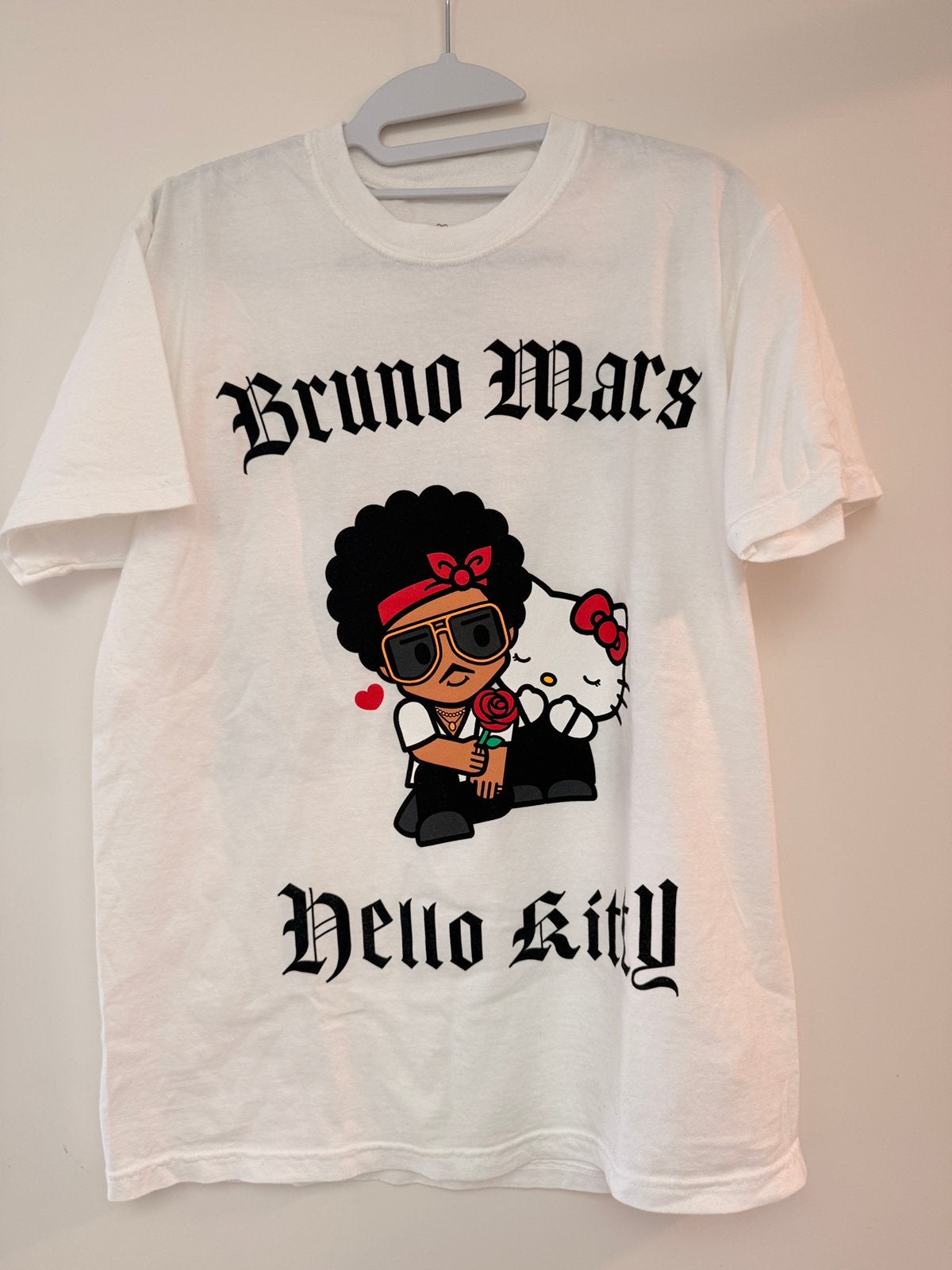 Bruno Mars x Hello Kitty mt M, Wit, Nieuw, Korte mouw, Ophalen