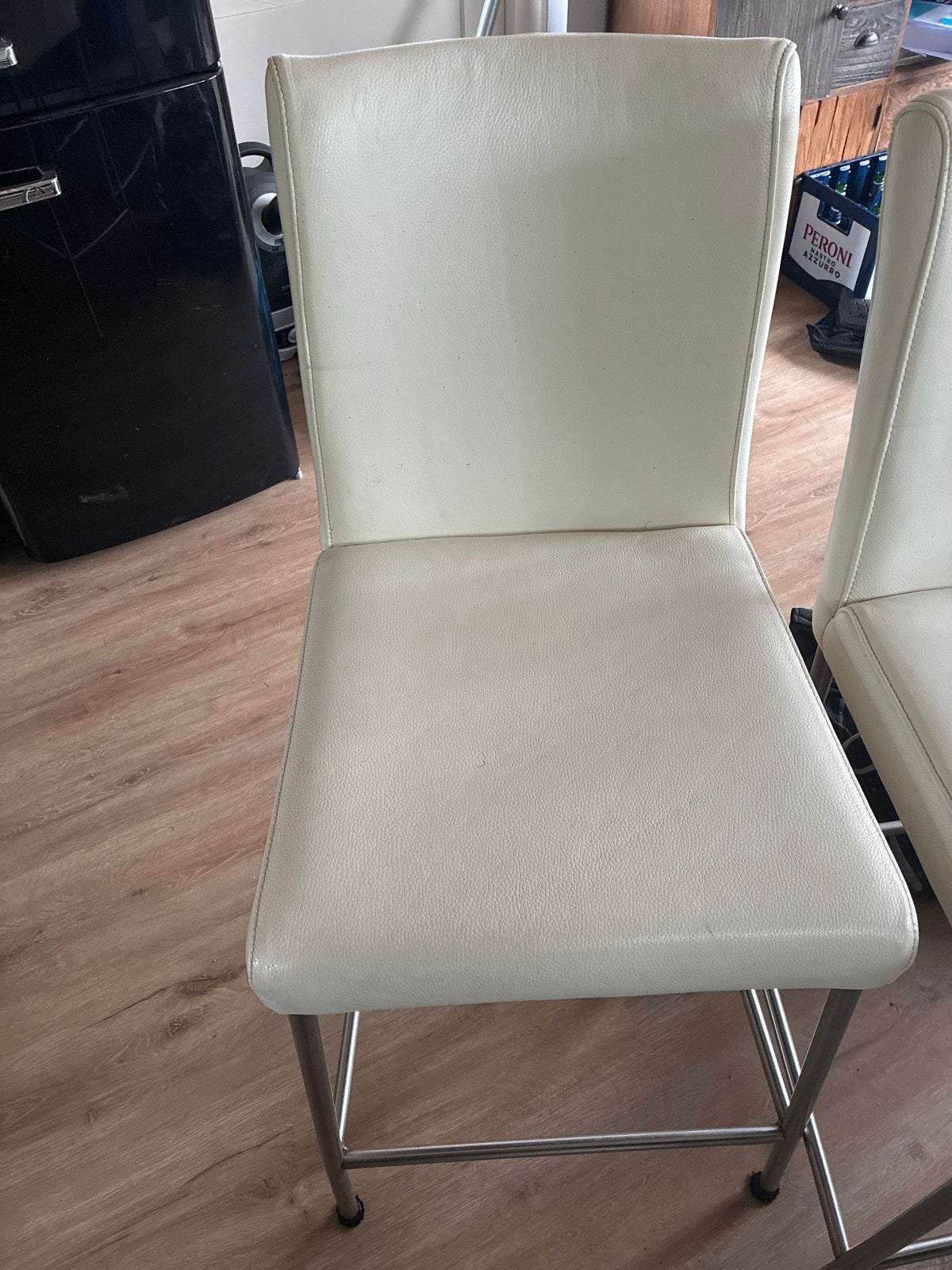 Set van 2 crèmekleurige barkrukken met metalen onderstel, Ophalen, Gebruikt, Met voetsteun, Leer