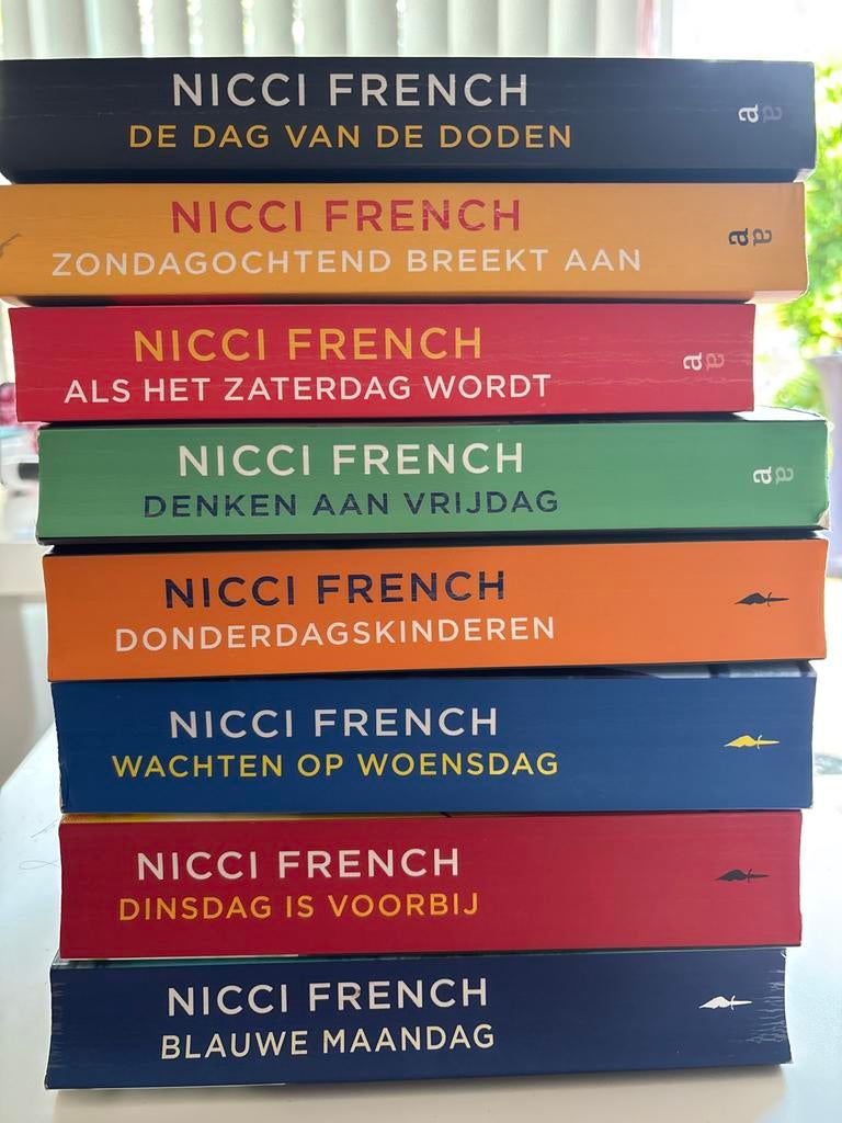 Nicci French boekenreeks - 8 thrillers, Boeken, Thrillers, Ophalen of Verzenden, Gelezen