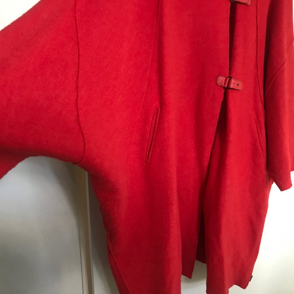 Oska jas lang rood wol gekookte wol, Kleding | Dames, Verzenden, Zo goed als nieuw, Maat 46/48 (XL) of groter, Zwart