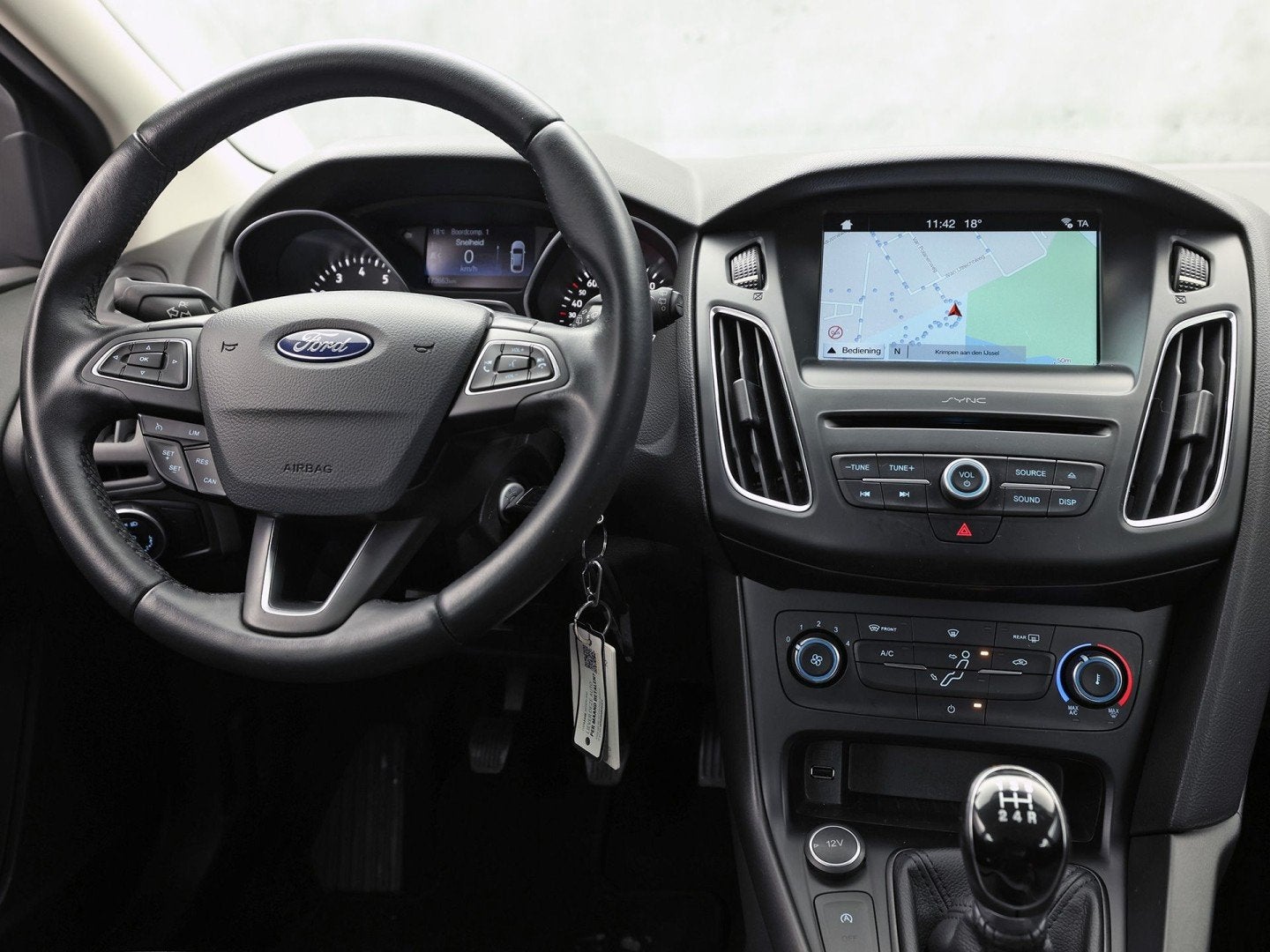 Foto 7 van Ford Focus 1.0 Sport (NAVIGATIE, LM VELGEN, PARKEERSENSOREN,