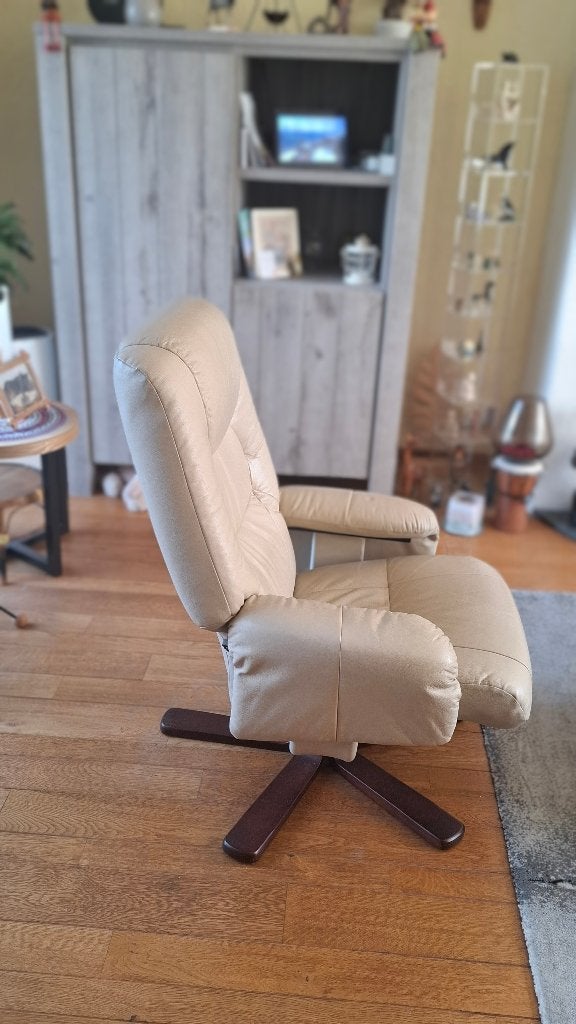 Comfortabele beige leren relaxfauteuil