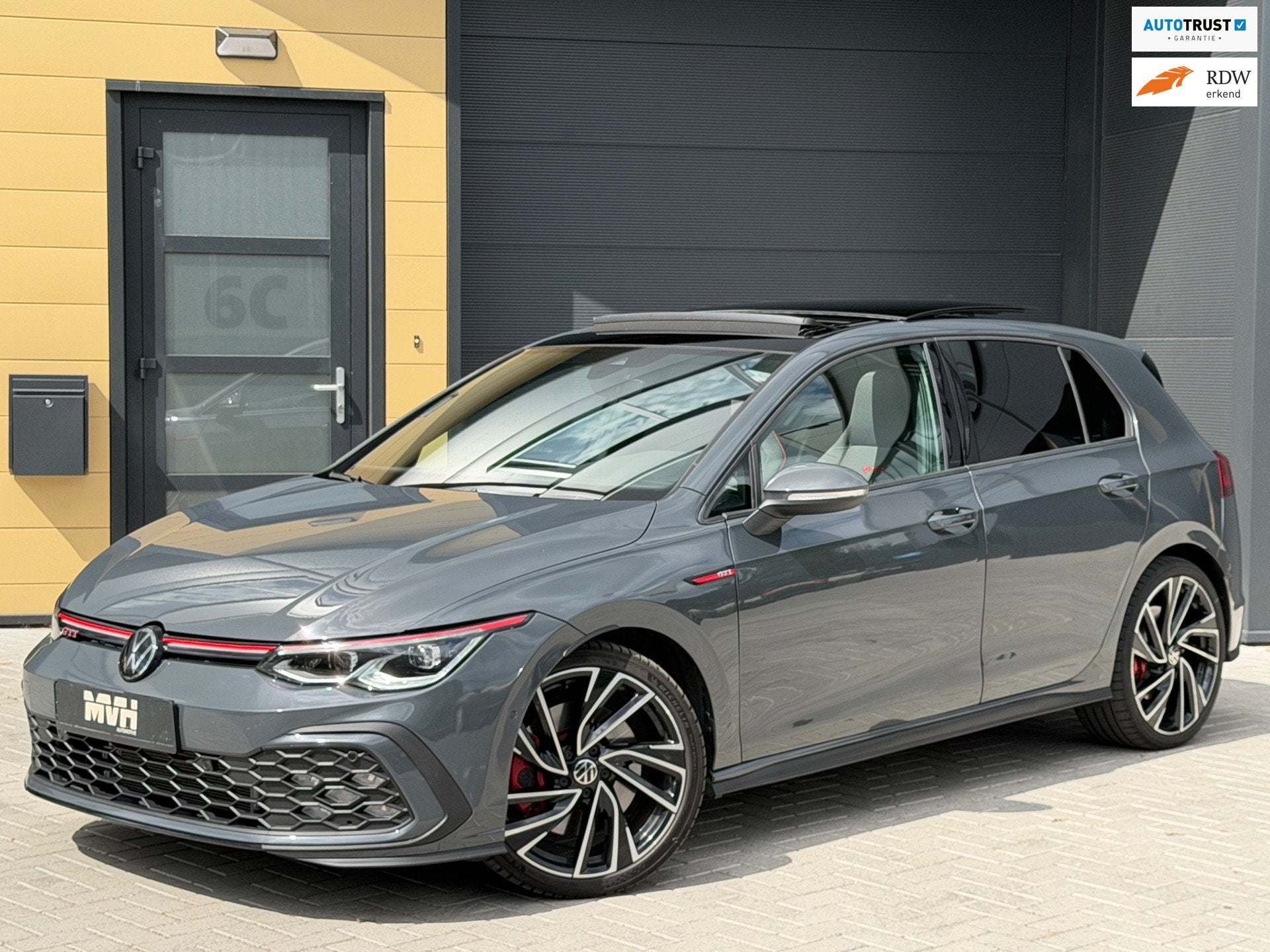 Volkswagen GOLF 2.0 TSI GTI '24 - Panorama - 20.000 KM - Vir, Stof, Euro 6, 4 cilinders, 1984 cc