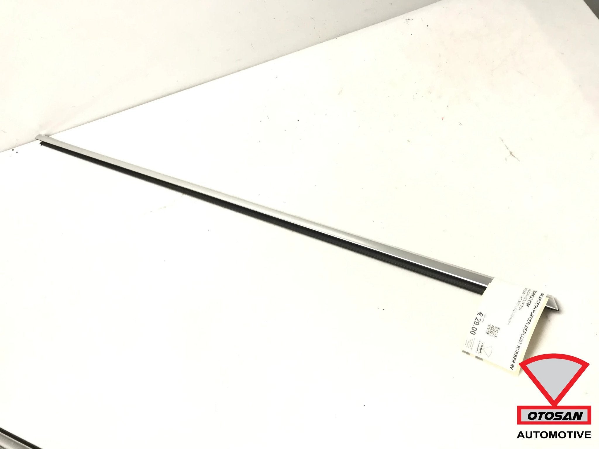 VW Arteon Portier Sierlijst Rubber RV Chroom 3G8837476F, Gebruikt, Volkswagen, Volkswagen AG, Berliner Ring 2
38440  Wolfsburg, DE