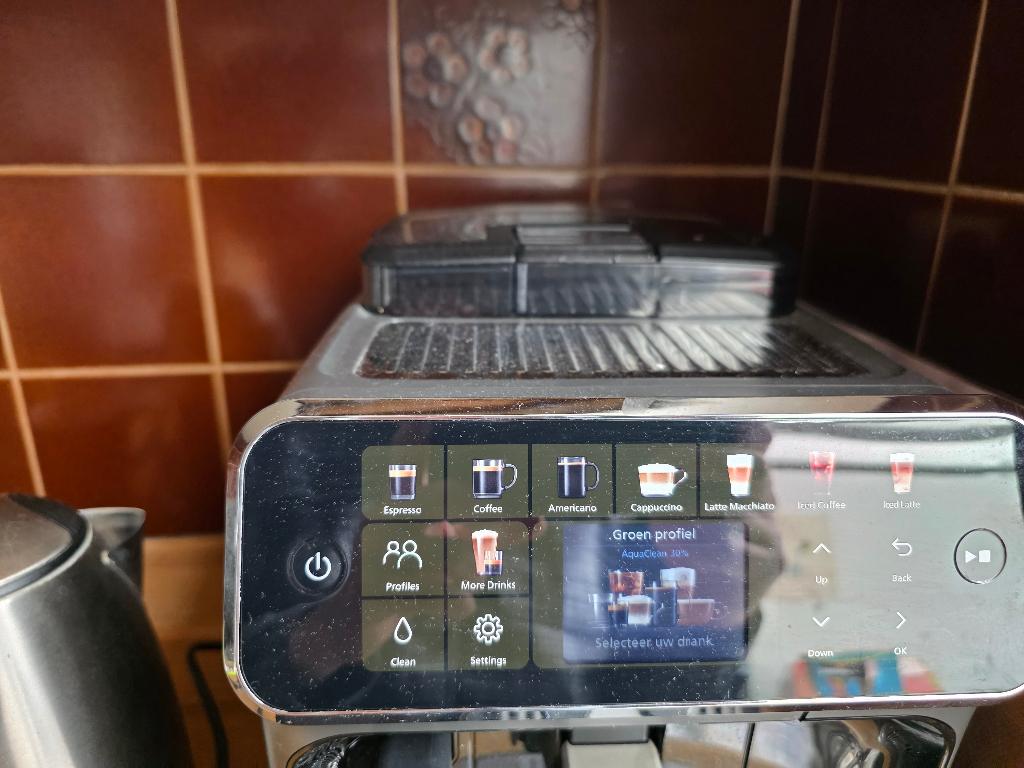 Philips lattego 5500, Witgoed en Apparatuur, Koffiezetapparaten, Ophalen, Afneembaar waterreservoir, Gebruikt, Espresso apparaat