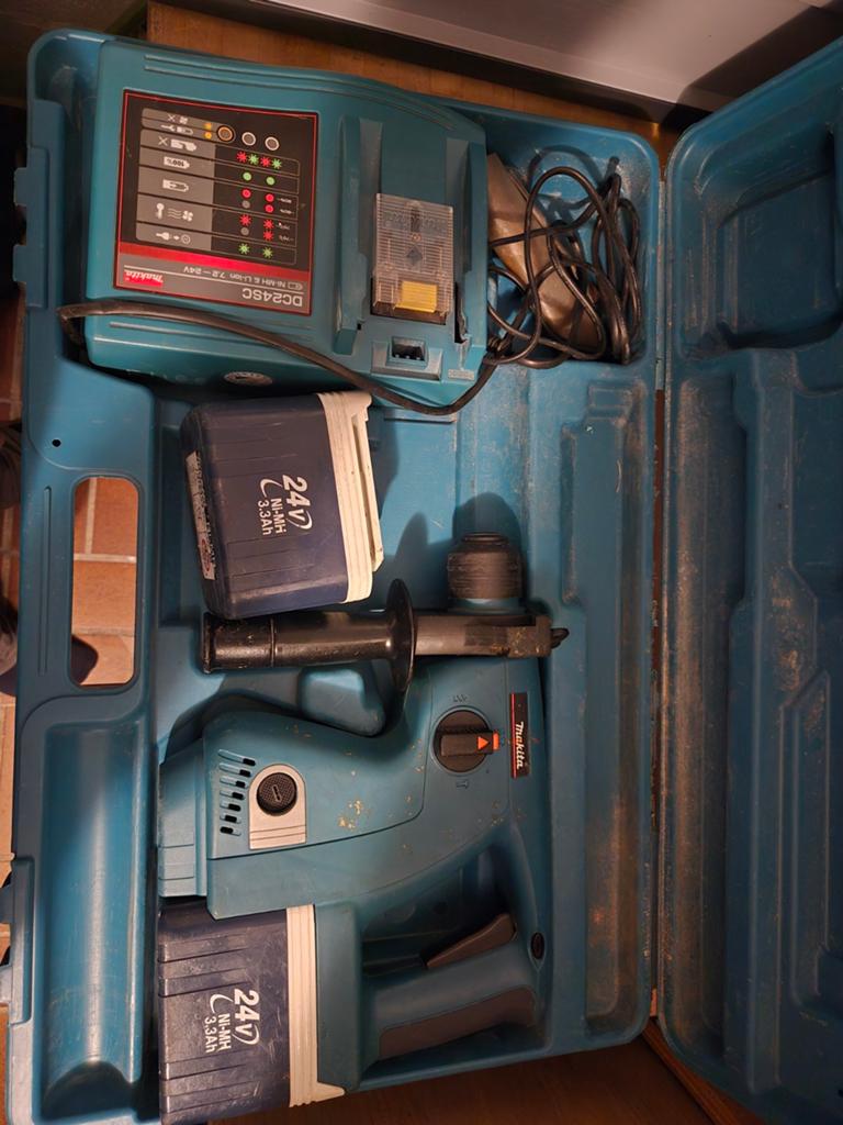 Makita BHR200 Boorhamer met defecte accu's, Doe-het-zelf en Verbouw, Gereedschap | Boormachines, Ophalen of Verzenden, Gebruikt