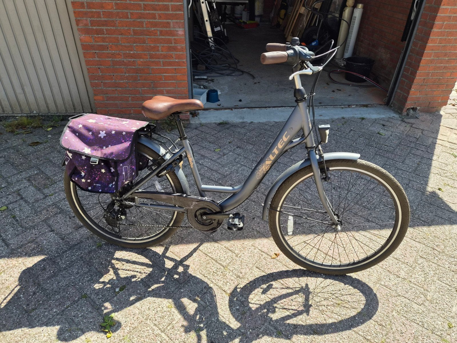Altec fiets met lage instap en versnellingen, Ophalen, Gebruikt, Velgrem, Overige merken