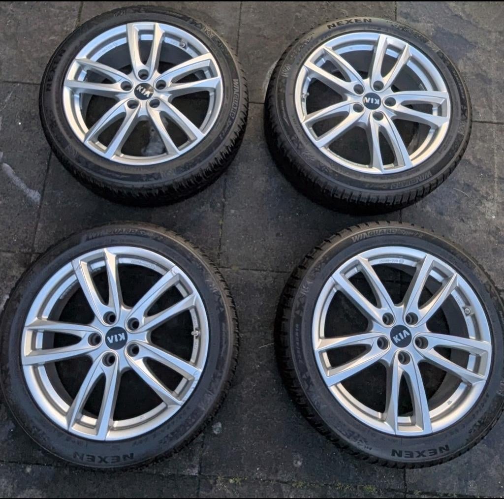 Kia velgen met winterbanden 5x114.3 235/45/18, Ophalen, 18 inch, Gebruikt, Banden en Velgen