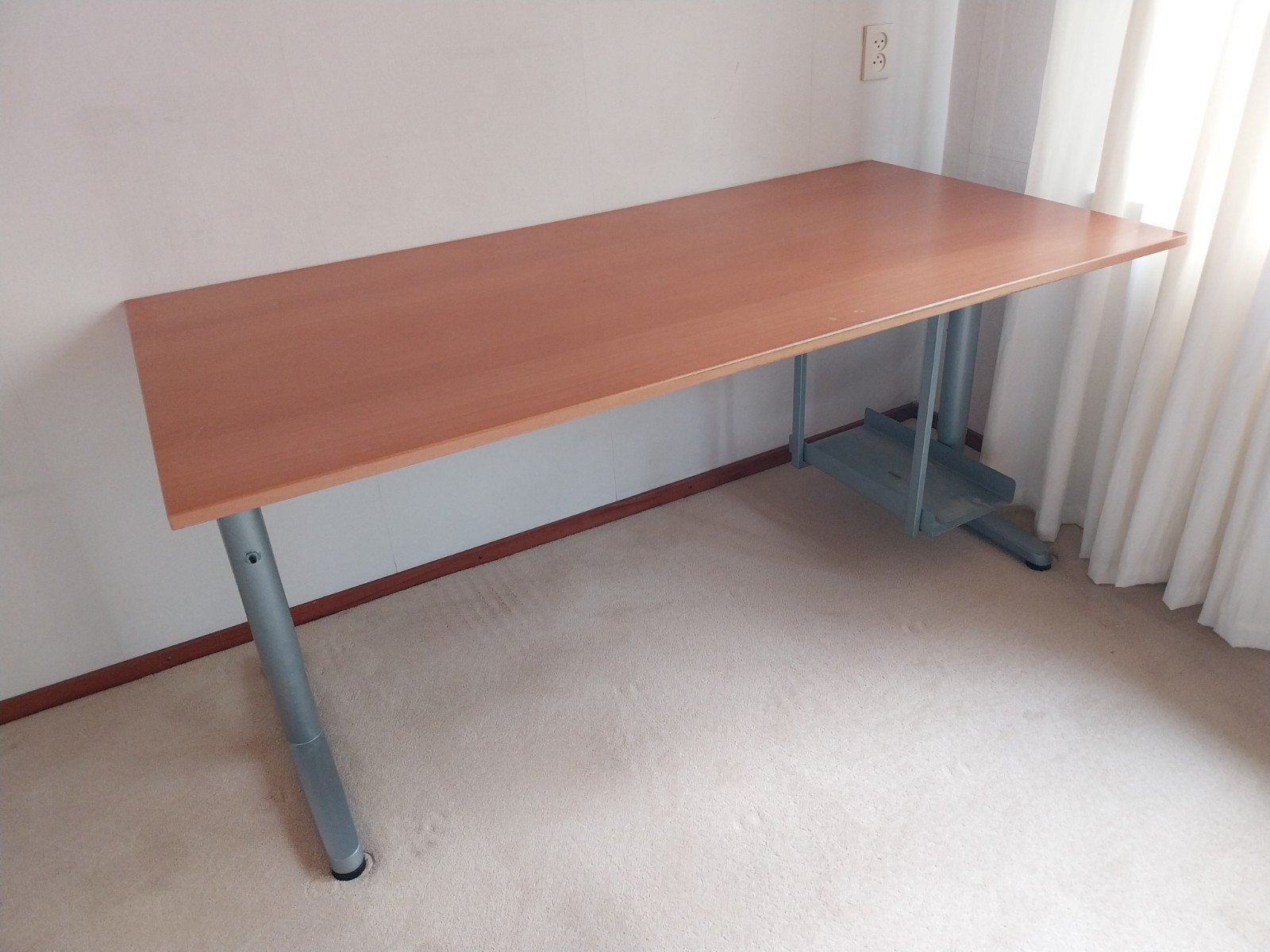 Bureau met metalen onderstel - IKEA EFFEKTIV, Ophalen, Gebruikt, Hout, Bruin