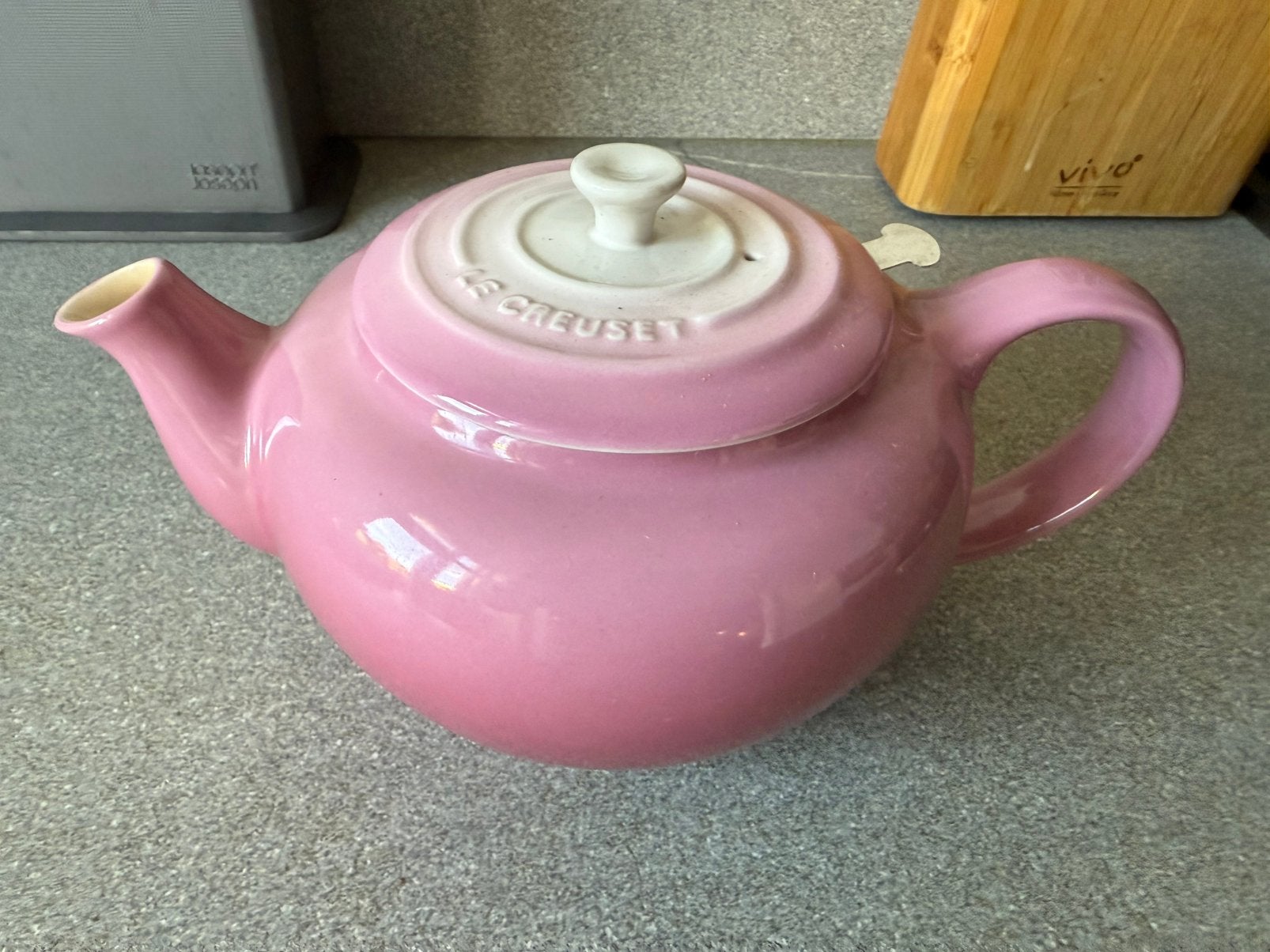 Le Creuset - roze theepot met zeef, Huis en Inrichting, Keuken | Servies, Ophalen, Overige typen, Zo goed als nieuw, Overige stijlen