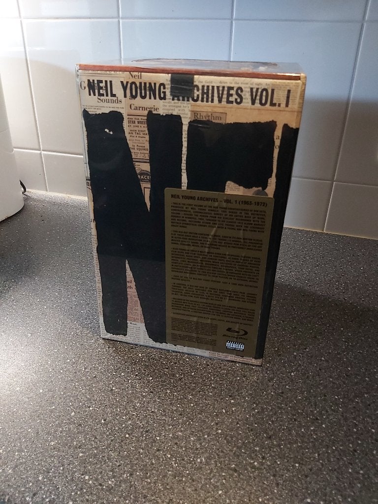 NEIL YOUNG - ARCHIVES VOL. 1 (10 x Blu-ray Boxset) (SEALED), Muziek en Concerten, Boxset, Ophalen of Verzenden, Blu-ray