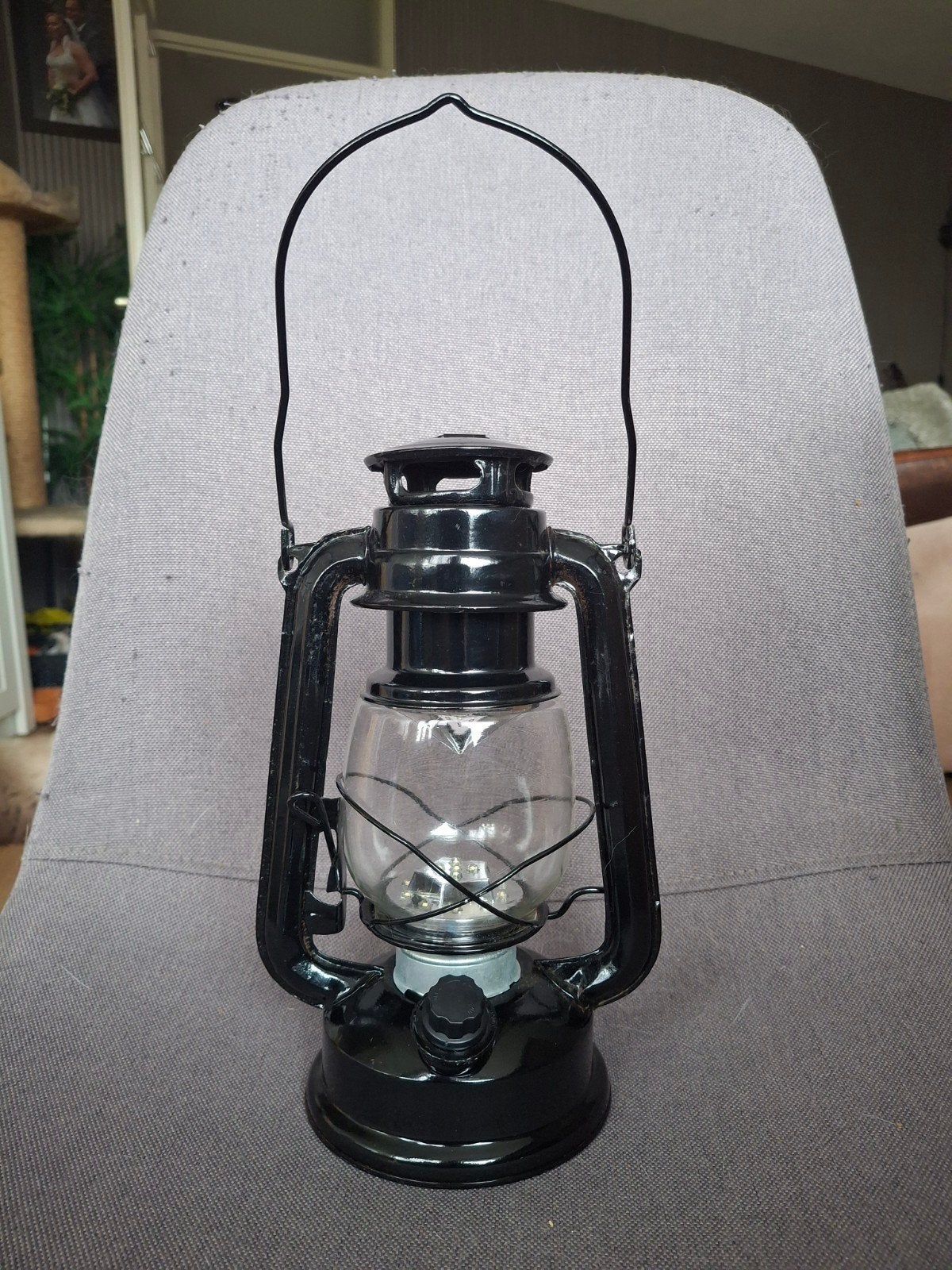 zwarte metale LED-stormlantaarn retro stijl werkt op batteri, Antiek en Kunst, Ophalen of Verzenden
