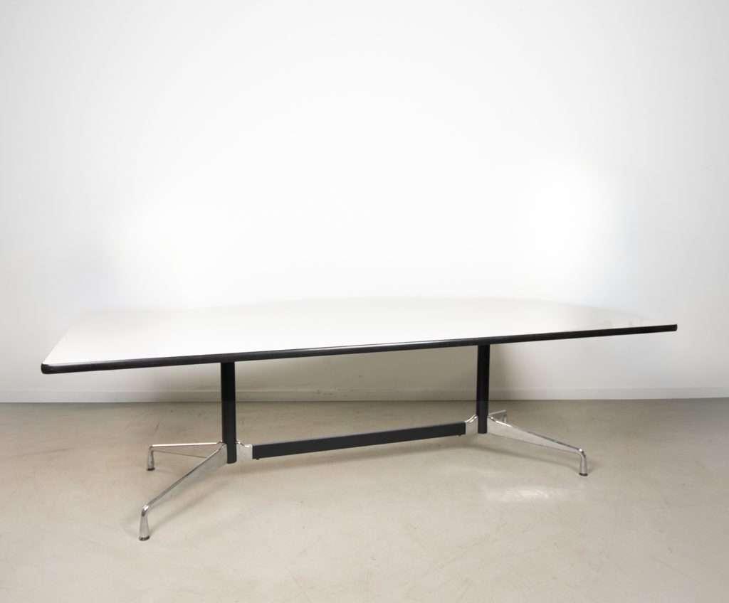 1x Vitra Eames Segmented Tafel Wit Kunststof 240 cm - Chroom, Niet ingevuld, 100 tot 150 cm, Niet ingevuld, Zo goed als nieuw